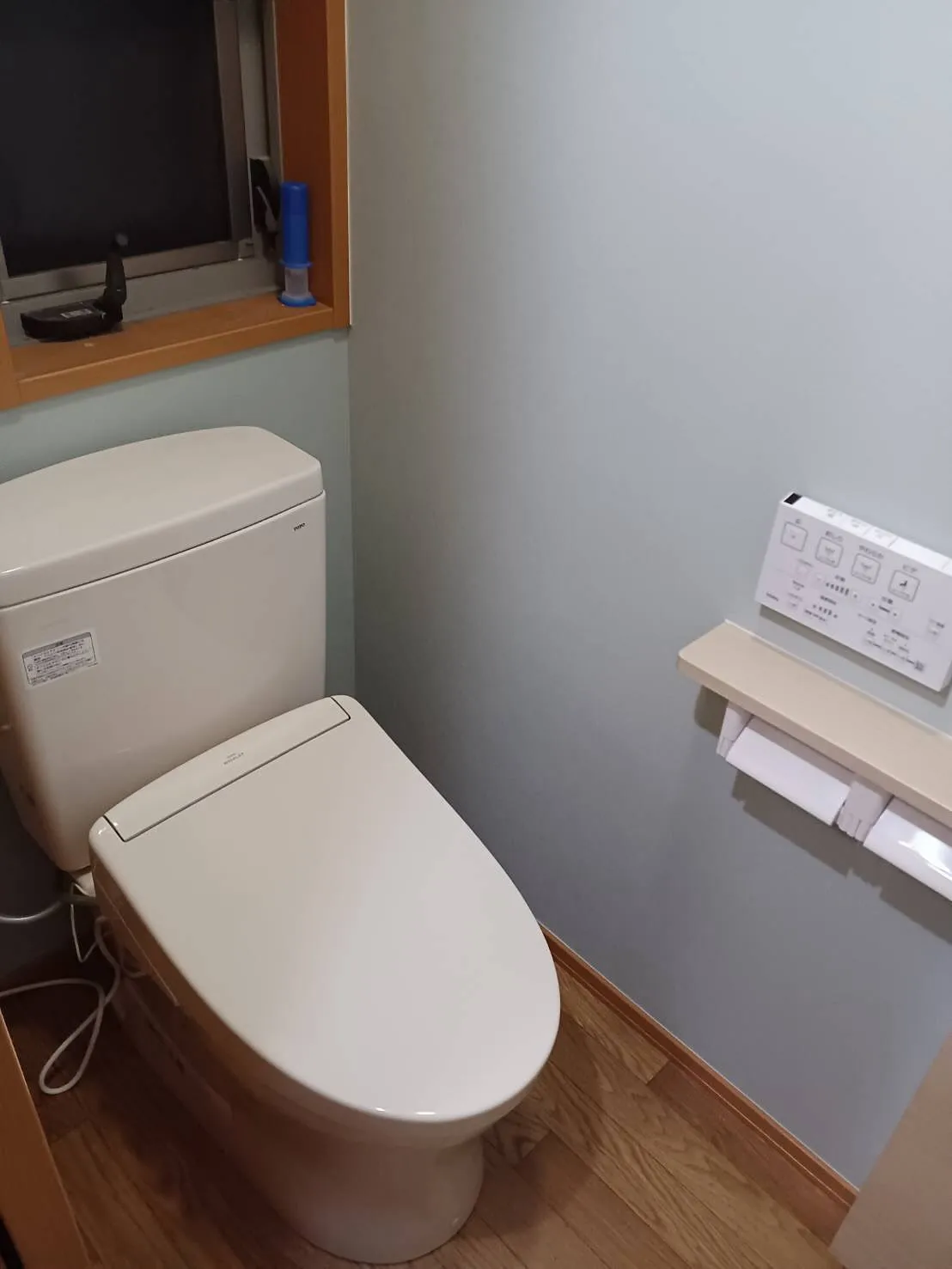 壁紙内装張替えからのトイレリフォームです。