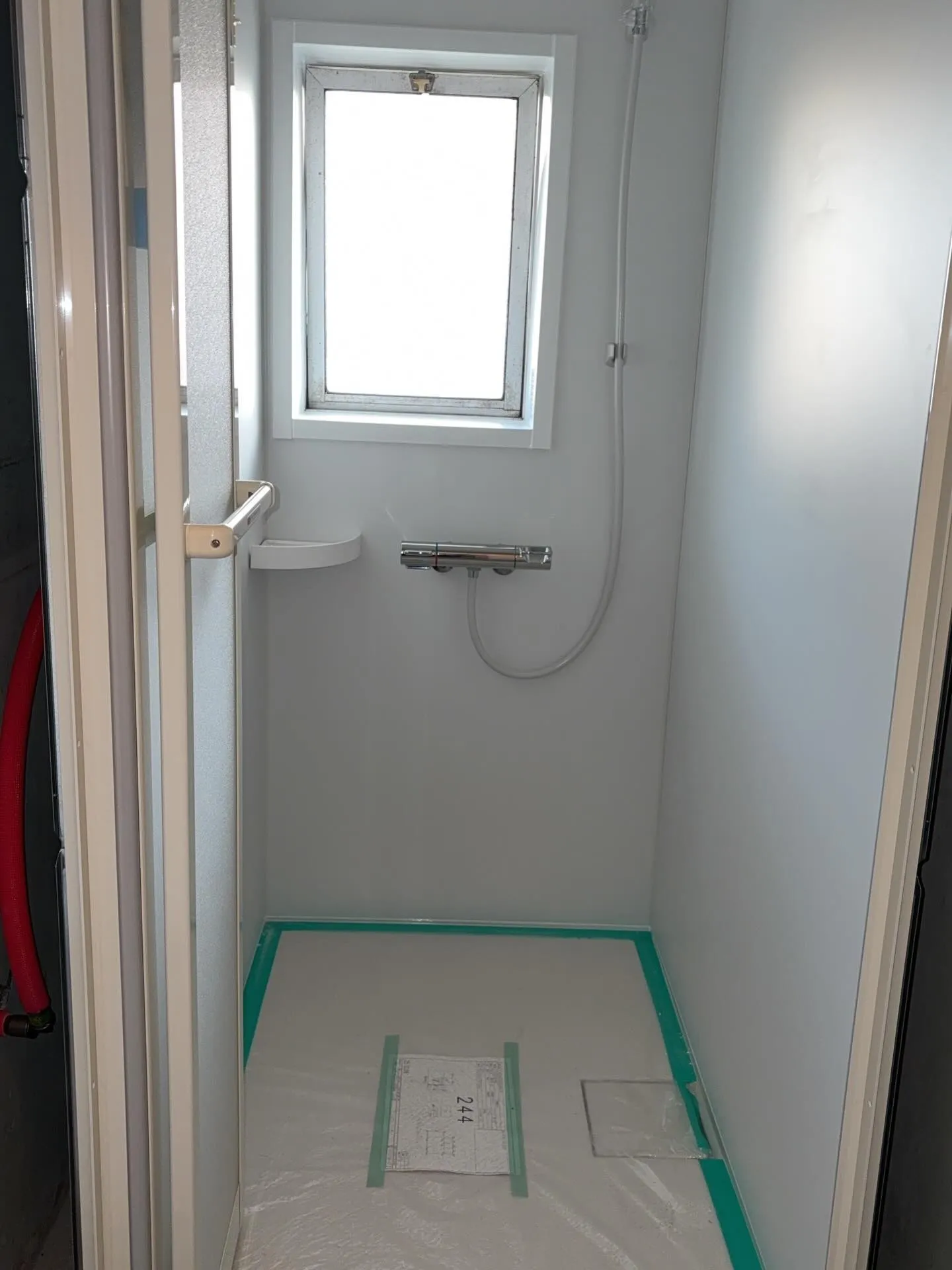 シャワーユニット設置完了です!